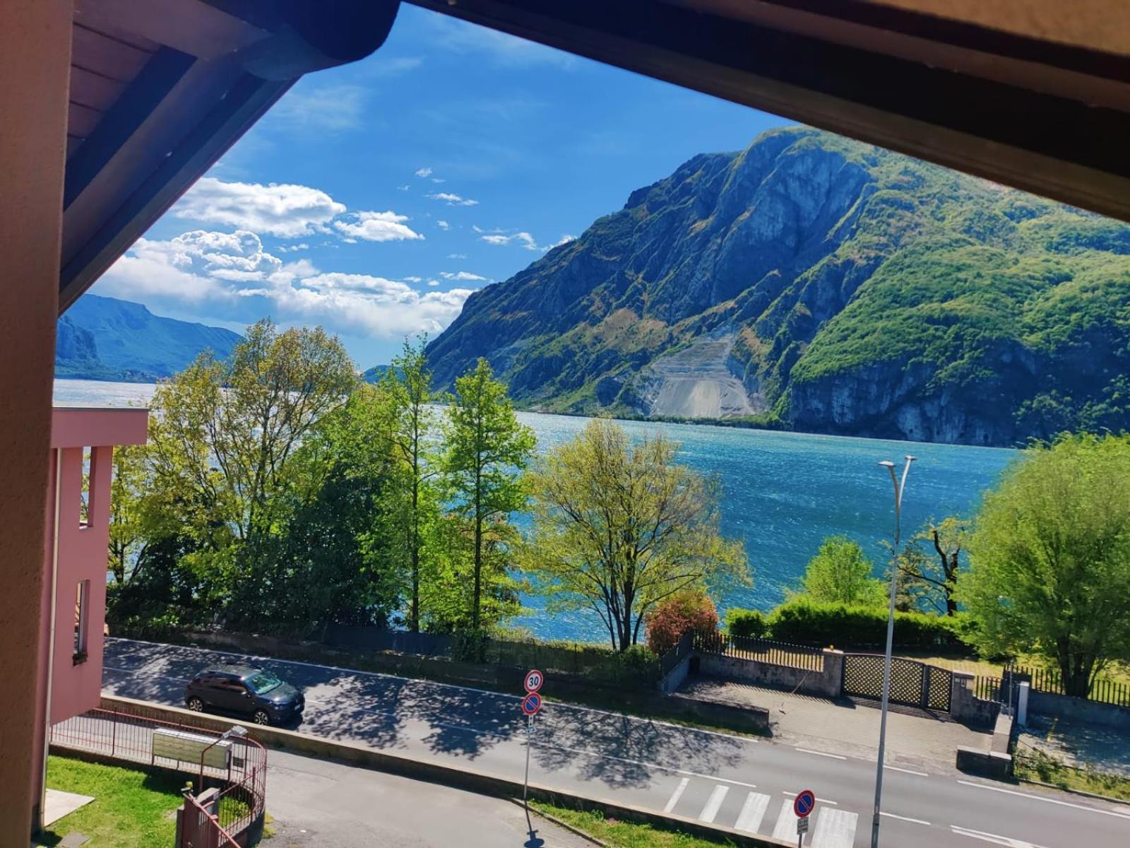 La Meridiana Sul Lago Abbadia Lariana Bilik gambar