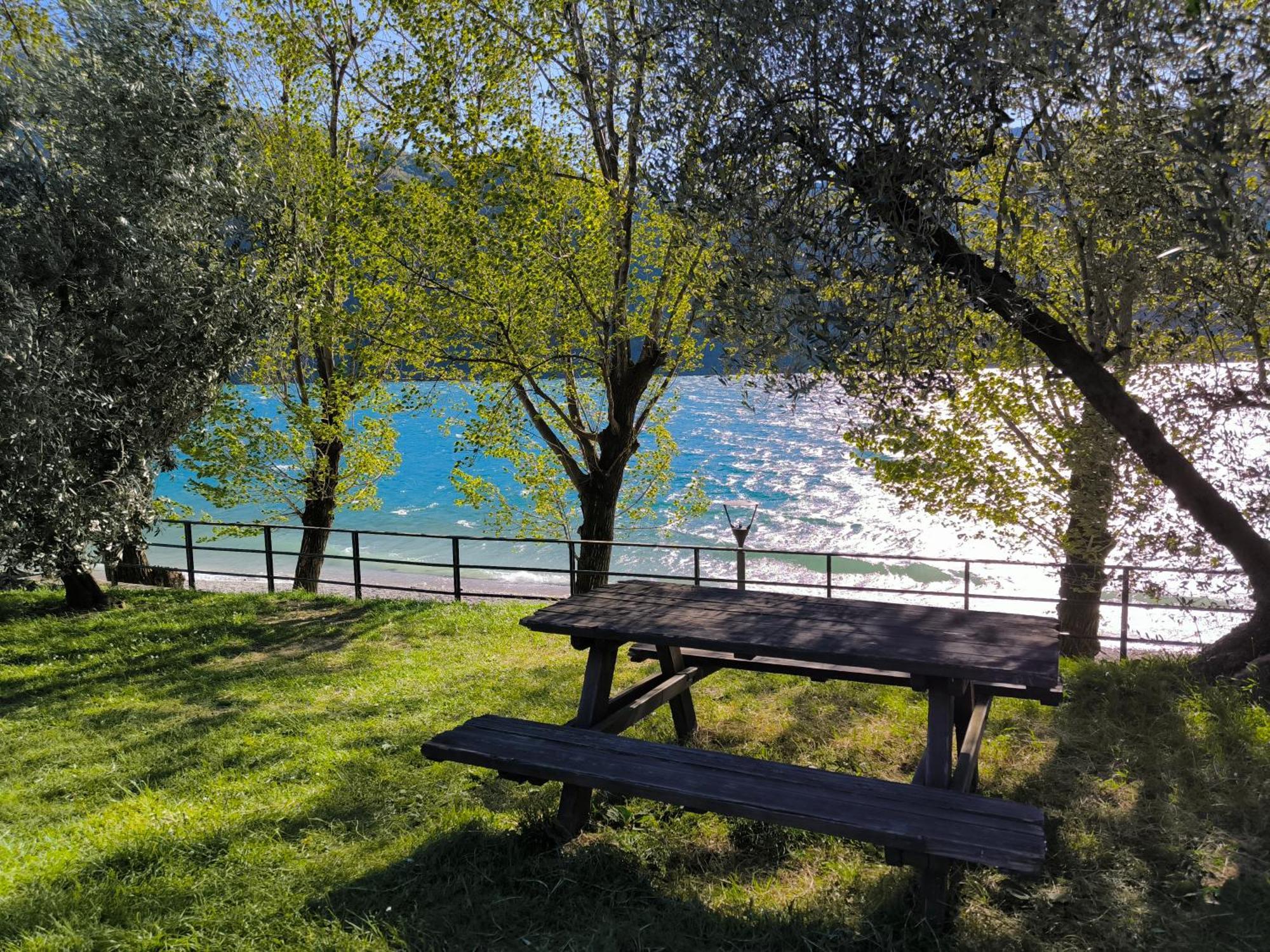 La Meridiana Sul Lago Abbadia Lariana Bilik gambar